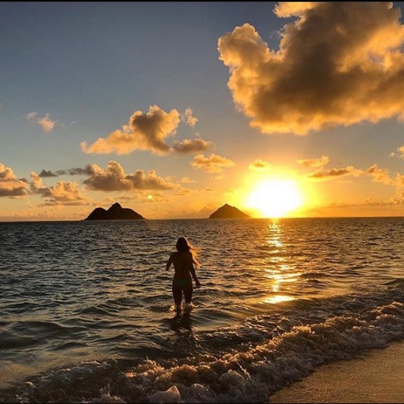 Aloha!! I’m Christine 🌺 - Picture 4 of 6